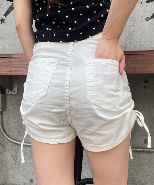ROGER AND RAW（ロジャーアンドロウ）の「サイドシャーリング ハイウエストショートパンツ（デニムパンツ・レディース・ブラック/サックスブルー/ホワイト・SMALL/MEDIUM）」の18枚目の写真