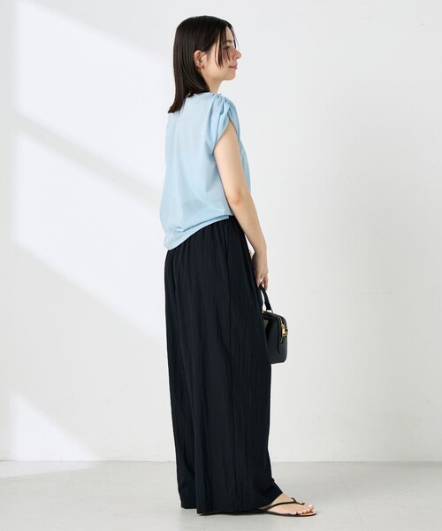 NOLLEY’S(ノーリーズ)の「ウォッシャブルシアードライコットンショルダーギャザープルオーバー(Tシャツ/カットソー・レディース・ブラック/ホワイト/サックスブルー・FREE)」の22枚目の写真