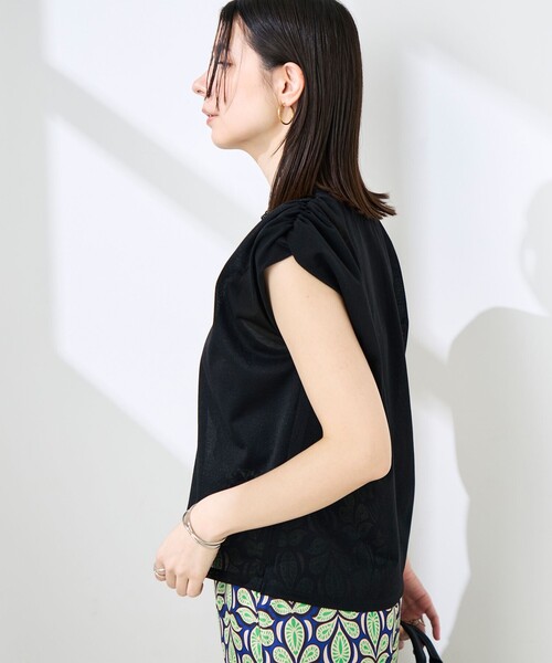 NOLLEY’S(ノーリーズ)の「ウォッシャブルシアードライコットンショルダーギャザープルオーバー(Tシャツ/カットソー・レディース・ブラック/ホワイト/サックスブルー・FREE)」の12枚目の写真
