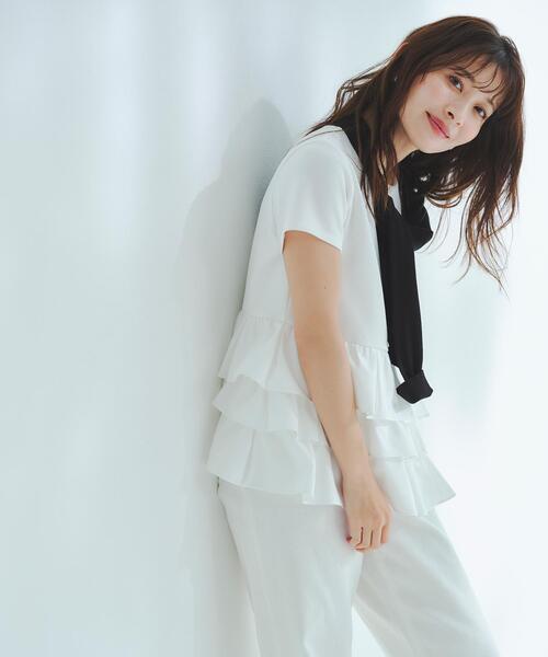 NATURAL BEAUTY BASIC(ナチュラルビューティーベーシック)の「【山本里菜さんコラボ】ドッキングペプラムカットソー(Tシャツ/カットソー・レディース・ブラック/オフホワイト・フリ-)」の2枚目の写真