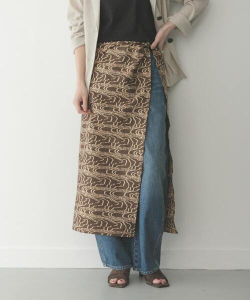 URBAN RESEARCH Sonny Label(アーバンリサーチサニーレーベル)の「大判ニュアンスプリントスカーフ(バンダナ/スカーフ・レディース・ブラック/カーキ/ブラウン・FREE)」の3枚目の写真