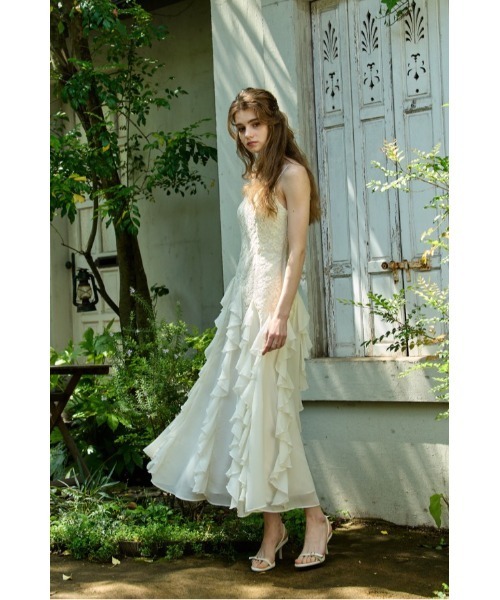 ERADIE(エラディエ)の「Ruffle Flow Dress ラッフルロングワンピース(ワンピース・レディース・アイボリー/ブラック・FREE)」の4枚目の写真
