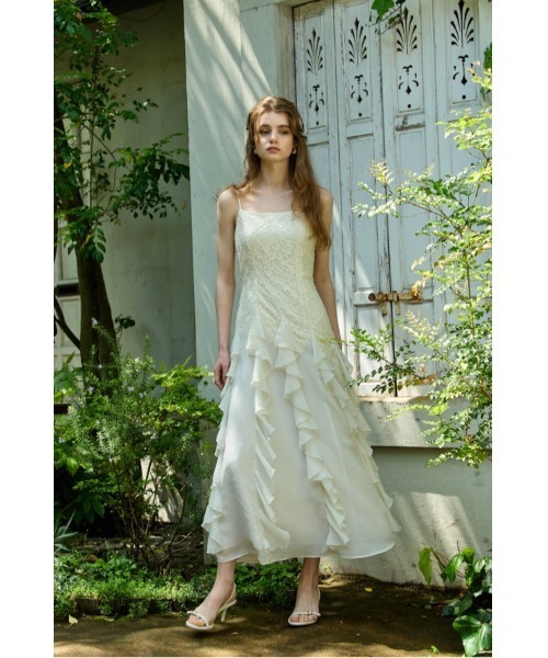 ERADIE(エラディエ)の「Ruffle Flow Dress ラッフルロングワンピース(ワンピース・レディース・アイボリー/ブラック・FREE)」の3枚目の写真