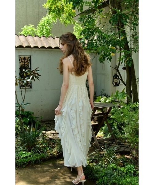 ERADIE(エラディエ)の「Ruffle Flow Dress ラッフルロングワンピース(ワンピース・レディース・アイボリー/ブラック・FREE)」の8枚目の写真