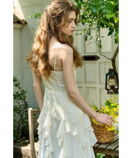 ERADIE(エラディエ)の「Ruffle Flow Dress ラッフルロングワンピース(ワンピース・レディース・アイボリー/ブラック・FREE)」の9枚目の写真