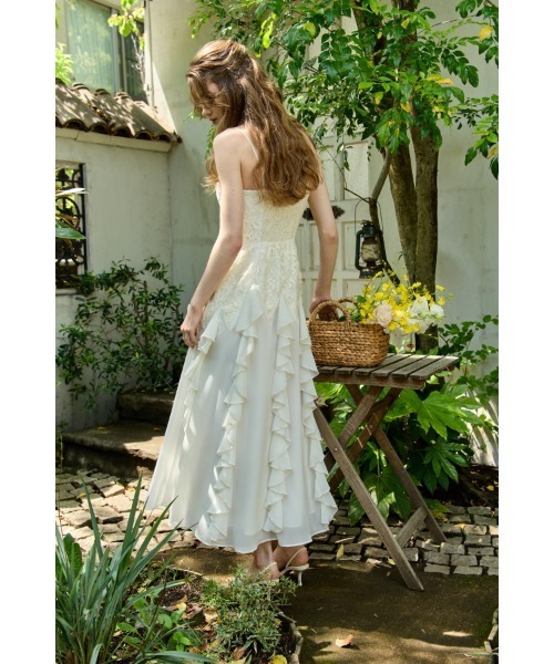 ERADIE(エラディエ)の「Ruffle Flow Dress ラッフルロングワンピース(ワンピース・レディース・アイボリー/ブラック・FREE)」の5枚目の写真