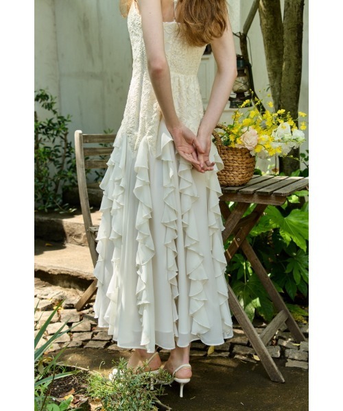ERADIE(エラディエ)の「Ruffle Flow Dress ラッフルロングワンピース(ワンピース・レディース・アイボリー/ブラック・FREE)」の11枚目の写真