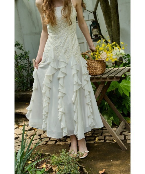 ERADIE(エラディエ)の「Ruffle Flow Dress ラッフルロングワンピース(ワンピース・レディース・アイボリー/ブラック・FREE)」の10枚目の写真