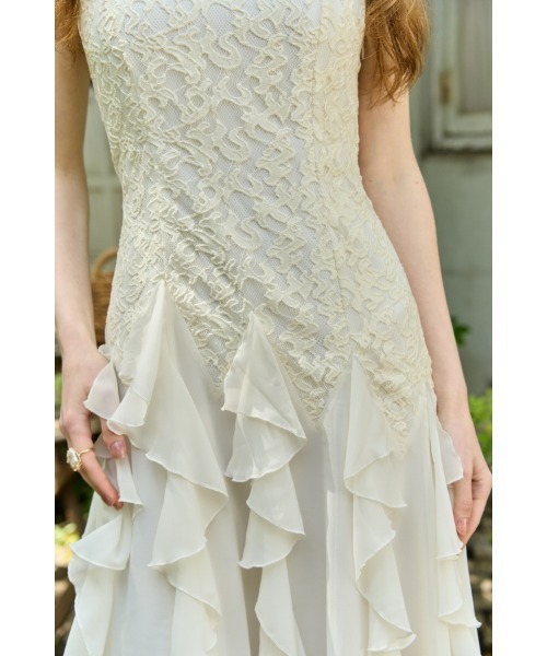 ERADIE(エラディエ)の「Ruffle Flow Dress ラッフルロングワンピース(ワンピース・レディース・アイボリー/ブラック・FREE)」の17枚目の写真