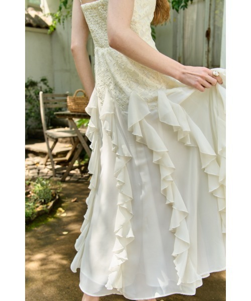 ERADIE(エラディエ)の「Ruffle Flow Dress ラッフルロングワンピース(ワンピース・レディース・アイボリー/ブラック・FREE)」の19枚目の写真