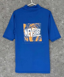 NEV（ネブ）の「メンズ NEVラッシュガード 水着 半袖 プリント ロゴ バックプリント (N33-100)（ラッシュガード）」
