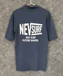 NEV（ネブ）の「メンズ NEVラッシュガード 水着 半袖 プリント ロゴ バックプリント (N33-100)（ラッシュガード）」