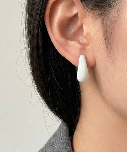 yu-ka(ユーカ)の「YU-KA:ドロップデザインイヤリング Drop design earrings(イヤリング・レディース・ブルー/ホワイト・FREE)」の5枚目の写真