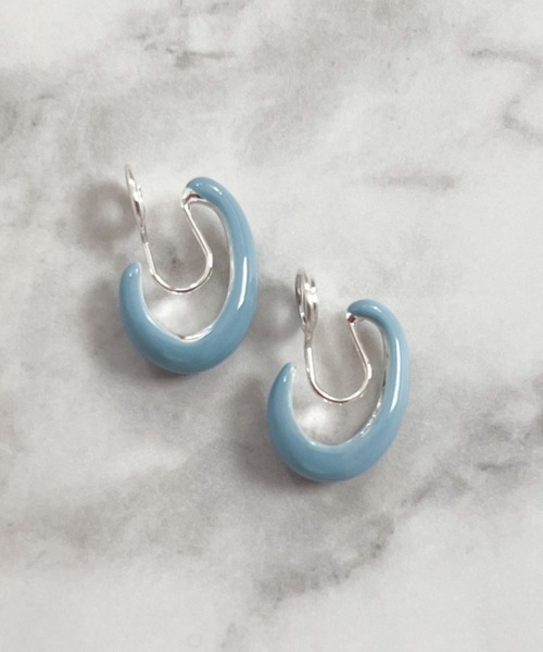 yu-ka(ユーカ)の「YU-KA:ドロップデザインイヤリング Drop design earrings(イヤリング・レディース・ブルー/ホワイト・FREE)」の4枚目の写真