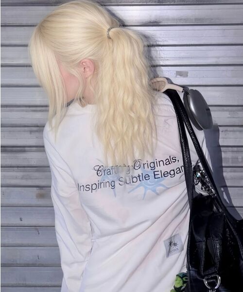 COIRIS(コイリス)の「ローネックバックレタリングロングスリーブTシャツ(3カラー)(Tシャツ/カットソー・レディース・チャコールグレー/ブラック/カーキ/ホワイト・FREE)」の7枚目の写真