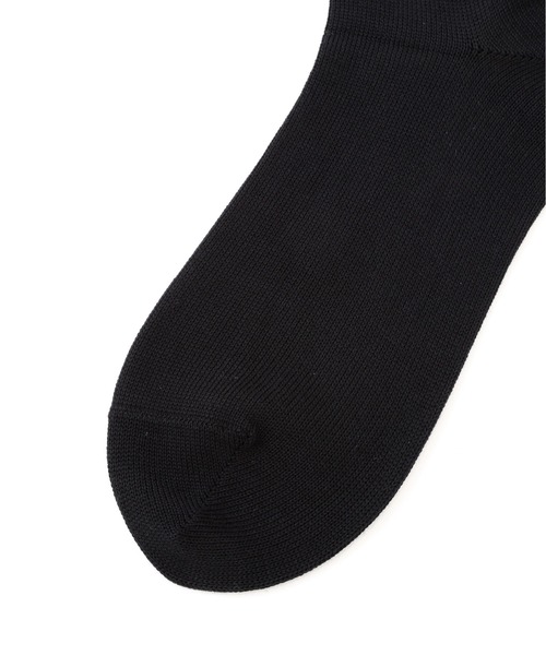 MARGARET HOWELL(マーガレットハウエル)の「SINGLE STRIPE COTTON SOCK(ソックス/靴下・メンズ・ブラック/ダークグレー・FREE)」の5枚目の写真