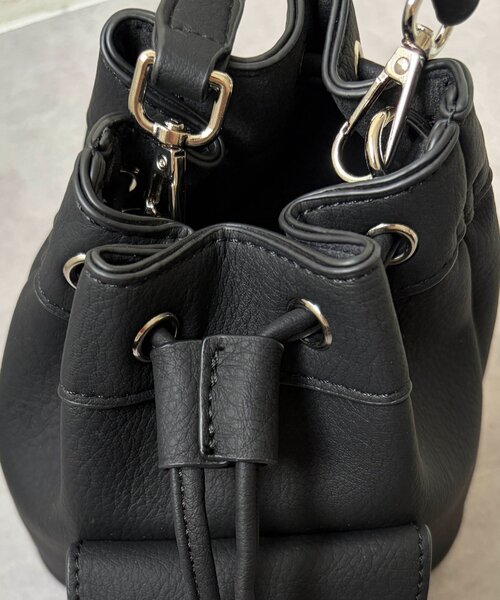 Chez toi(シェトワ)の「フロントポケット巾着2WAYBAG(トートバッグ・レディース・オフホワイト/ブラック/ブルー・FREE)」の13枚目の写真