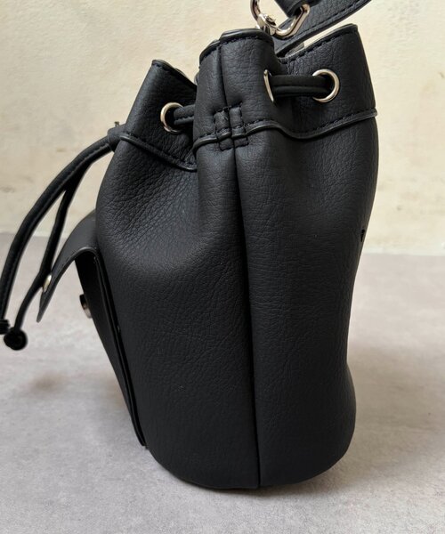 Chez toi(シェトワ)の「フロントポケット巾着2WAYBAG(トートバッグ・レディース・オフホワイト/ブラック/ブルー・FREE)」の14枚目の写真