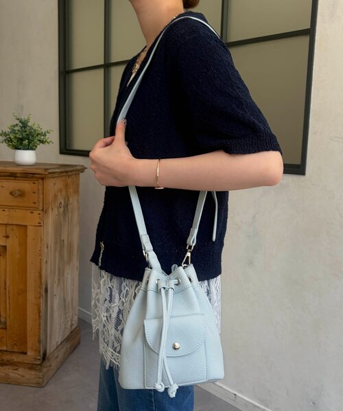Chez toi(シェトワ)の「フロントポケット巾着2WAYBAG(トートバッグ・レディース・オフホワイト/ブラック/ブルー・FREE)」の15枚目の写真