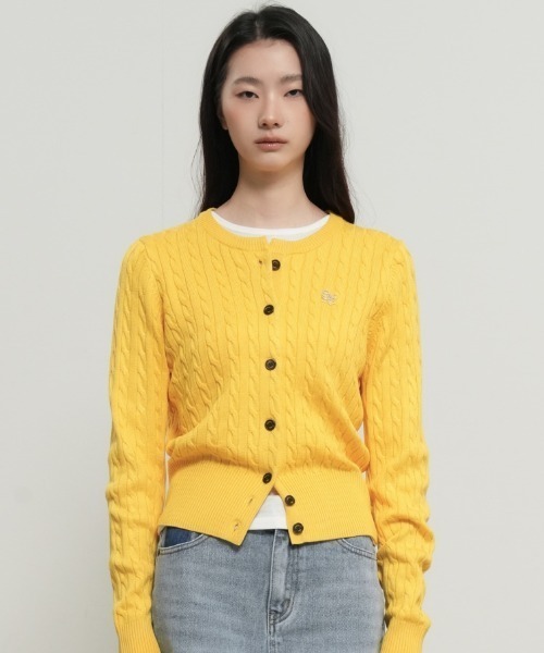 GENERAL IDEA（ジェネラルアイデア）の「GENERAL IDEA/ジェネラルアイディア WOMAN SIGNATURE SUPER FINE WOOL CABLE CARDIGAN ウールブレンドケーブル編みカーディガン 丸首 クルーネック ラウンドネック レディース 秋 秋服 2026年秋冬 冬服（カーディガン/ボレロ・レディース・イエロー/レッド・S/M/L/XS/XL）」の2枚目の写真