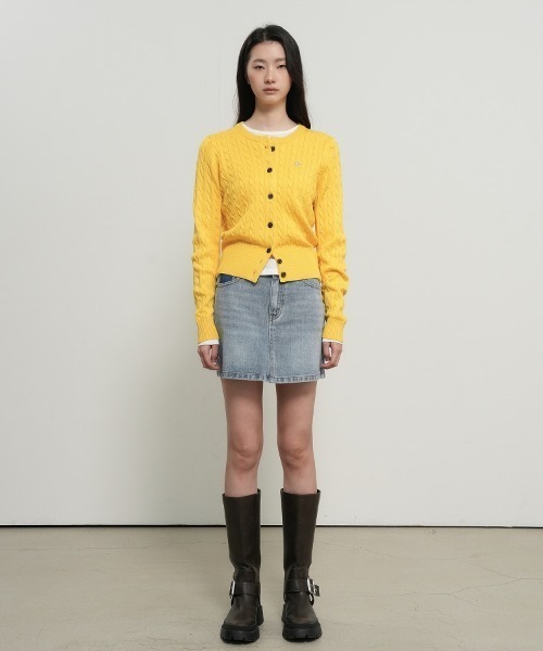 GENERAL IDEA（ジェネラルアイデア）の「GENERAL IDEA/ジェネラルアイディア WOMAN SIGNATURE SUPER FINE WOOL CABLE CARDIGAN ウールブレンドケーブル編みカーディガン 丸首 クルーネック ラウンドネック レディース 秋 秋服 2026年秋冬 冬服（カーディガン/ボレロ・レディース・イエロー/レッド・S/M/L/XS/XL）」の6枚目の写真