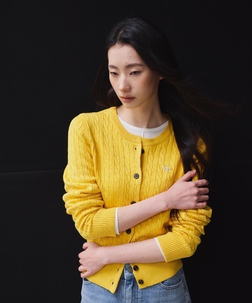 GENERAL IDEA（ジェネラルアイデア）の「GENERAL IDEA/ジェネラルアイディア WOMAN SIGNATURE SUPER FINE WOOL CABLE CARDIGAN ウールブレンドケーブル編みカーディガン 丸首 クルーネック ラウンドネック レディース 秋 秋服 2026年秋冬 冬服（カーディガン/ボレロ・レディース・イエロー/レッド・S/M/L/XS/XL）」の5枚目の写真