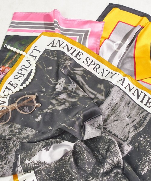 SHIPS(シップス)の「【SHIPS別注】THE CULTURE CORD: ARTIST SCARF(AS)(バンダナ/スカーフ・レディース・イエロー系/ホワイト/ピンク・ONE SIZE)」の2枚目の写真