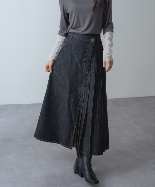 refinedworks(リファインドワークス)の「【refinedworks】アシンメトリーラップ デニム プリーツ 切替 フレア スカート!(デニムスカート・レディース・ネイビー/ブラック・FREE)」の1枚目の写真