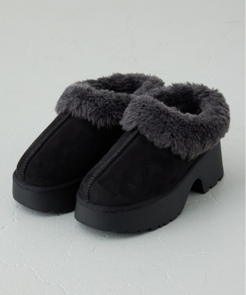 AZUL by moussy(アズールバイマウジー)の「厚底ムートンヒールデザインスリッポン ボア 靴 シューズ(ブーツ・レディース・ブラウン/ブラック/ベージュ・LL/LARGE/SMALL/MEDIUM)」の1枚目の写真