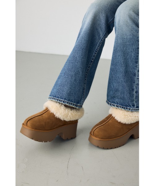 AZUL by moussy(アズールバイマウジー)の「厚底ムートンヒールデザインスリッポン ボア 靴 シューズ(ブーツ・レディース・ブラウン/ブラック/ベージュ・LL/LARGE/SMALL/MEDIUM)」の9枚目の写真