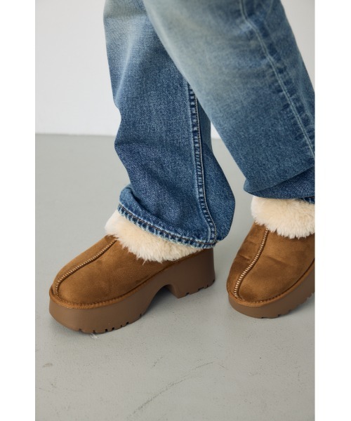 AZUL by moussy(アズールバイマウジー)の「厚底ムートンヒールデザインスリッポン ボア 靴 シューズ(ブーツ・レディース・ブラウン/ブラック/ベージュ・LL/LARGE/SMALL/MEDIUM)」の11枚目の写真