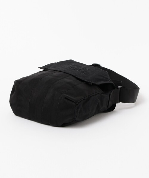 C.P. COMPANY(シーピーカンパニー)の「C.P. Company / Herringbone Mixed Shoulder Bag(ショルダーバッグ・メンズ・ブラック・ONE SIZE)」の5枚目の写真
