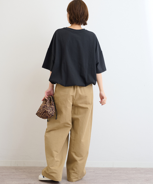 JOURNAL STANDARD relume(ジャーナルスタンダード レリューム)の「《追加4》ギャザーヘムショートスリーブTシャツ(Tシャツ/カットソー・レディース・ベージュ/ライトグレー/ホワイト/ブラック・FREE)」の6枚目の写真