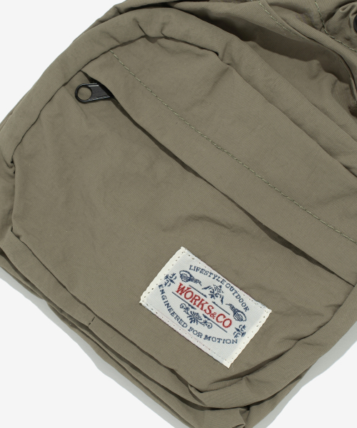 WORKS & CO.(ワークス アンド コー)の「アウトドアミニポーチバッグ(カーキ)(メッセンジャーバッグ・レディース・その他・FREE)」の4枚目の写真