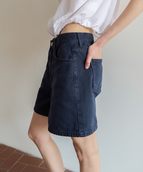 LEVAR(レバー)の「Classic Staple Denim Shorts - Stone Navy(その他パンツ・レディース・Navy・MEDIUM/SMALL/LARGE)」の4枚目の写真