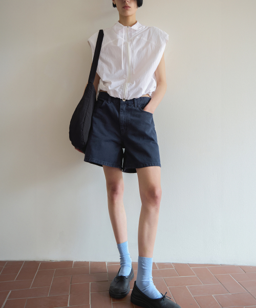 LEVAR(レバー)の「Classic Staple Denim Shorts - Stone Navy(その他パンツ・レディース・Navy・MEDIUM/SMALL/LARGE)」の2枚目の写真