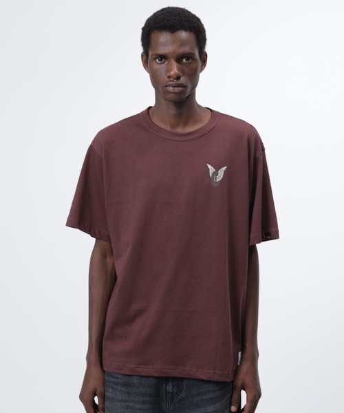 Alpha Industries(アルファインダストリーズ)の「Alpha Industries/アルファ インダストリーズ/ESSENTIAL RELAXED FIT TEE (MOTO)/エッセンシャル リラックス フィットTシャツ(Tシャツ/カットソー・メンズ・ブラウン・M/L)」の1枚目の写真
