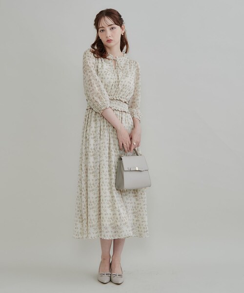 couture brooch(クチュールブローチ)の「【大人の甘さ・洗濯機可】小花柄ワンピース(ワンピース・レディース・ベージュ系/ネイビー系・38/36/42/40)」の3枚目の写真