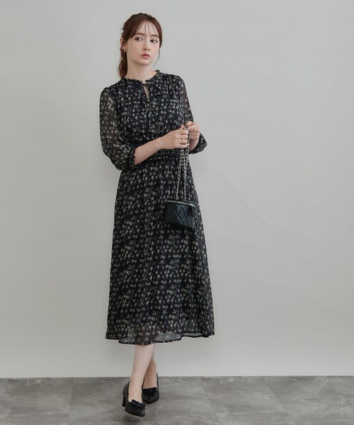 couture brooch(クチュールブローチ)の「【大人の甘さ・洗濯機可】小花柄ワンピース(ワンピース・レディース・ベージュ系/ネイビー系・38/36/42/40)」の10枚目の写真