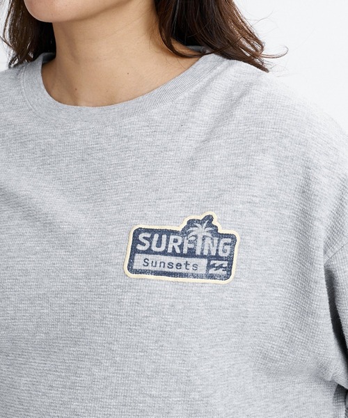 BILLABONG（ビラボン）の「BILLABONG ウィメンズ SURF CAMP SUNSETS LE TEE ロンT 【2026年秋冬モデル】/ビラボンショート丈長袖ロンT（Tシャツ/カットソー・レディース・イエロー系その他/エメラルド/アイボリー/グレー・MEDIUM/LARGE）」の9枚目の写真