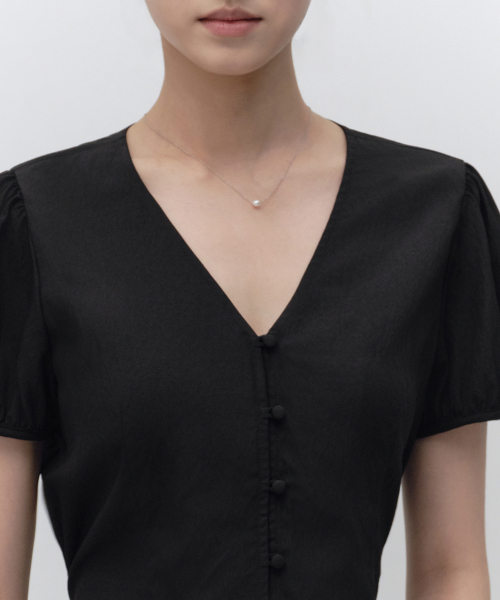 MUSINSA STANDARD WOMAN（ムシンサスタンダードウーマン）の「ウィメンズRNスリムタイフィット半袖ブラウス[ブラック]（シャツ/ブラウス・レディース・その他・SMALL/MEDIUM/LARGE）」の3枚目の写真