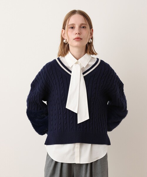 allureville(アルアバイル)の「バイカラーケーブルⅤプルオーバー(ニット/セーター・レディース・ダークネイビー/ホワイト系その他・2)」の3枚目の写真