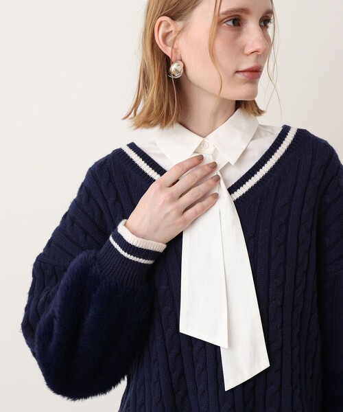 allureville(アルアバイル)の「バイカラーケーブルⅤプルオーバー(ニット/セーター・レディース・ダークネイビー/ホワイト系その他・2)」の7枚目の写真