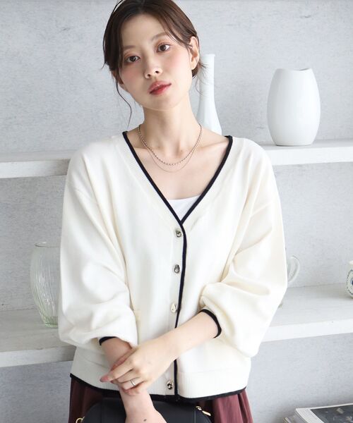 le.coeur blanc(ルクールブラン)の「《WEB限定》ハイゲージVネックカーディガン(カーディガン/ボレロ・レディース・オフホワイト/ブラウン・38)」の5枚目の写真