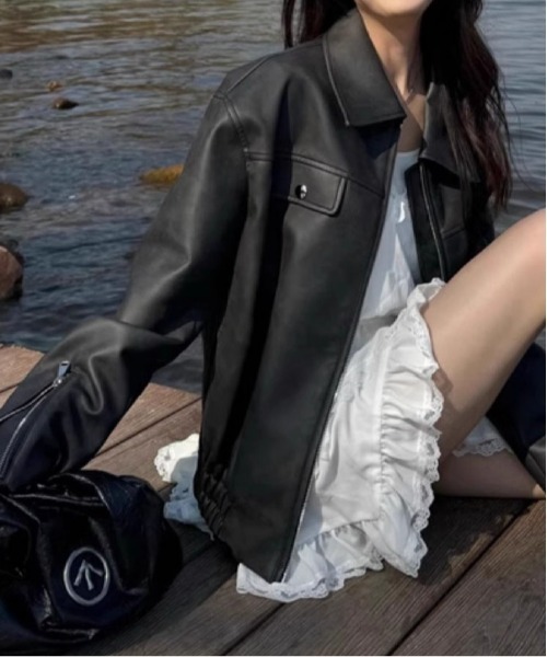 &soiree(アンドソワレ)の「ヴィンテージライクフェイクレザージップジャケット(その他アウター・レディース・ブラック/ブラウン・SMALL/LARGE/MEDIUM/X-LARGE)」の1枚目の写真