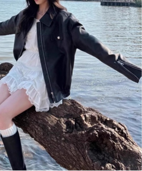 &soiree(アンドソワレ)の「ヴィンテージライクフェイクレザージップジャケット(その他アウター・レディース・ブラック/ブラウン・SMALL/LARGE/MEDIUM/X-LARGE)」の3枚目の写真