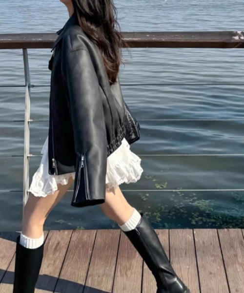 &soiree(アンドソワレ)の「ヴィンテージライクフェイクレザージップジャケット(その他アウター・レディース・ブラック/ブラウン・SMALL/LARGE/MEDIUM/X-LARGE)」の4枚目の写真
