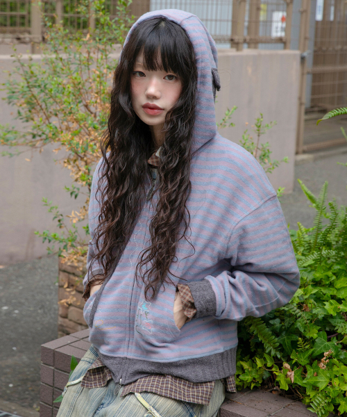 RuNaKi'Hu'(ルナキフ)の「WXJ048 ホコロビ ストライプ配色 フードジップアップ (PURPLE)(パーカー・レディース・その他・1/2)」の2枚目の写真