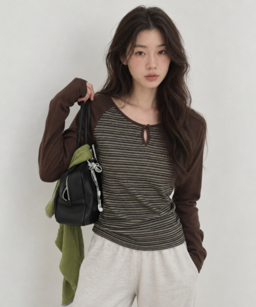 SAYUU（サユ）の「ストライプラグランボタンTシャツ ブラウン（Tシャツ/カットソー・レディース・その他・FREE）」の2枚目の写真