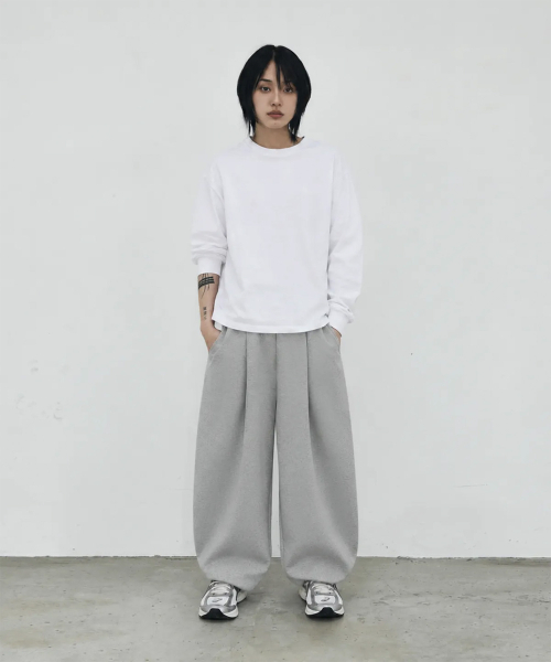 SCALLYWAG（スカリーワグ）の「カーブドワンタックスウェットパンツ[ライトグレー]（スウェットパンツ・レディース・その他・MEDIUM/LARGE）」の2枚目の写真